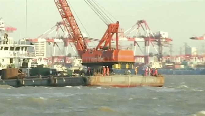 Cargo boat carrying 10 persons rescued in east China.jpg