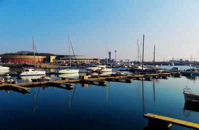 Helsinki Airport introduces new double bridges in the West Pier.jpg