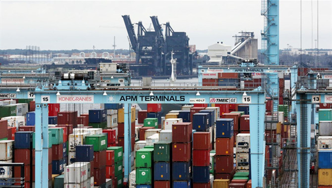 Coronavirus Toll on Shipping Reaches $350 Million a Week.jpg