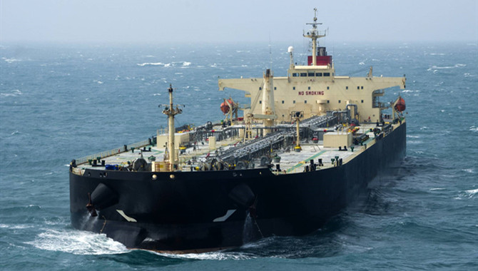 Oil tanker rates fall, but storage demand stays firm.jpg